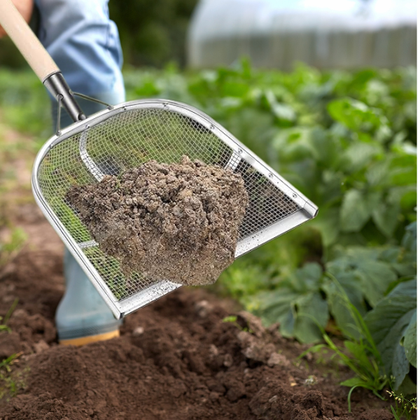 HEAVY SHOVEL FOR SOIL SIFTING